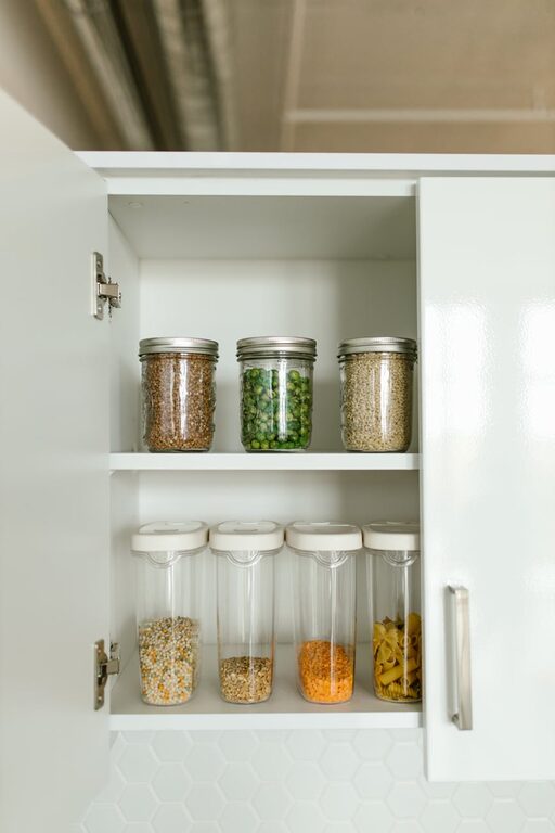 How to Keep a Tidy Fridge and Pantry: Easy Tips for Organized Storage